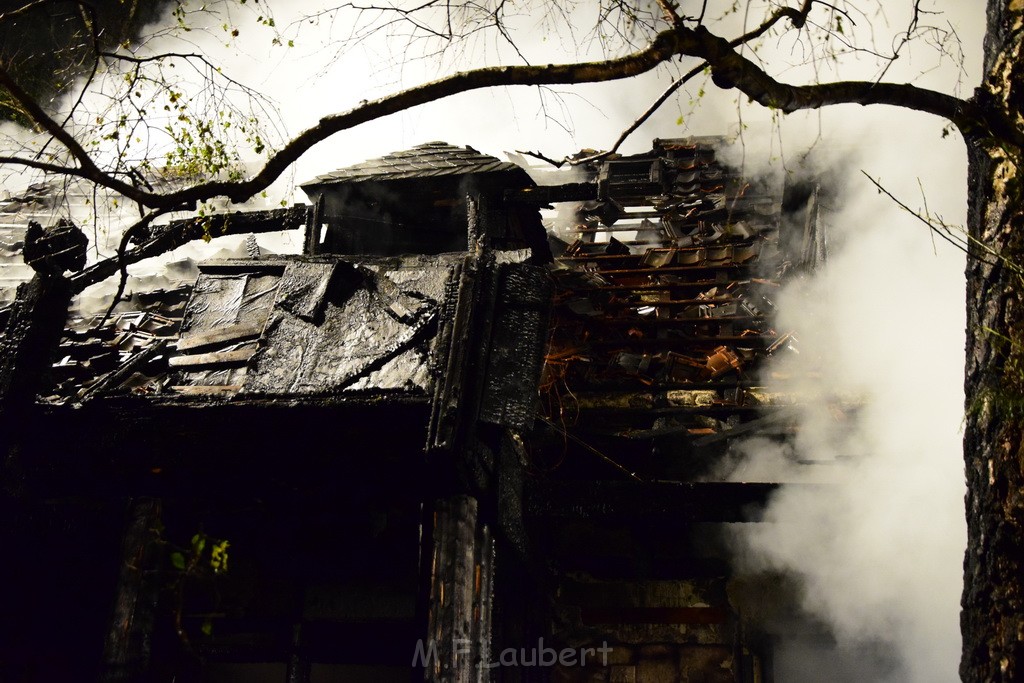 Grossfeuer Einfamilienhaus Siegburg Muehlengrabenstr P0282.JPG - Miklos Laubert